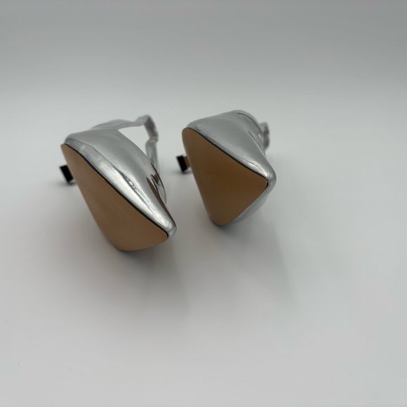 ✨ NEW Metallic Silver Slingback Kitten Heels ✨ - Picture 7 of 8